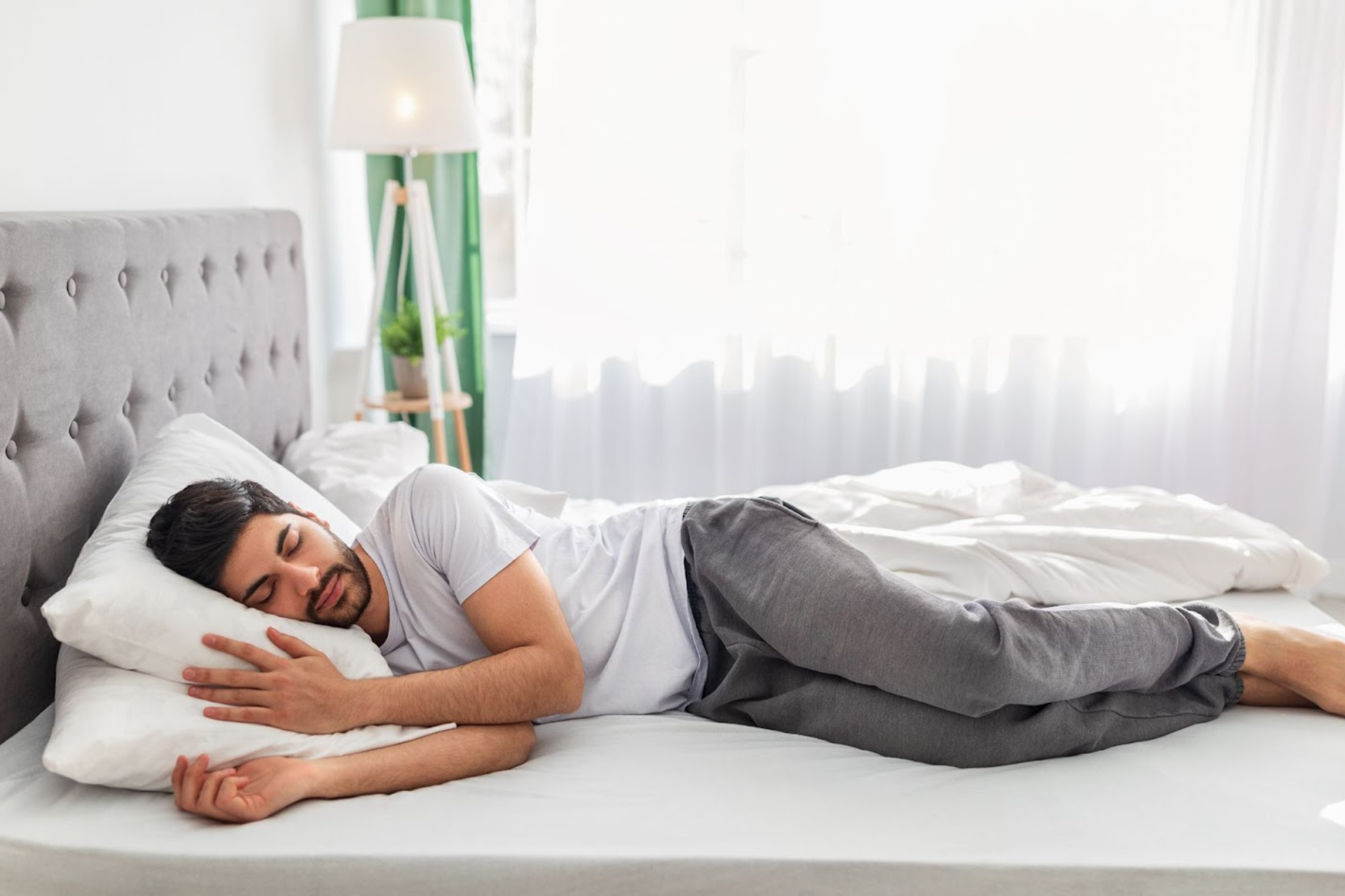 what-you-need-to-know-about-sleeping-on-your-side-sleep-centers-of